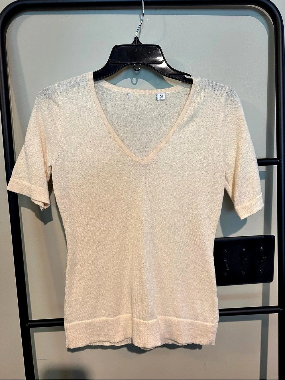 Women's V-Neck Short Sleeve Top in Cream